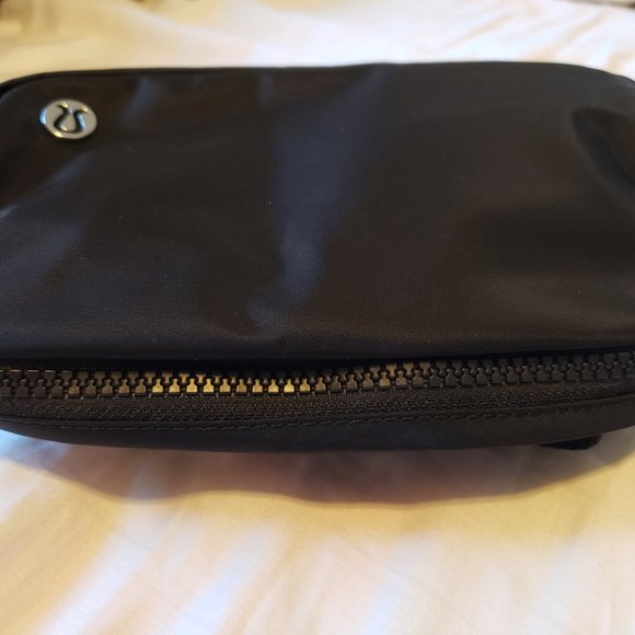 NWT Lululemon Everywhere Belt Bag Black - Picture 5 of 5